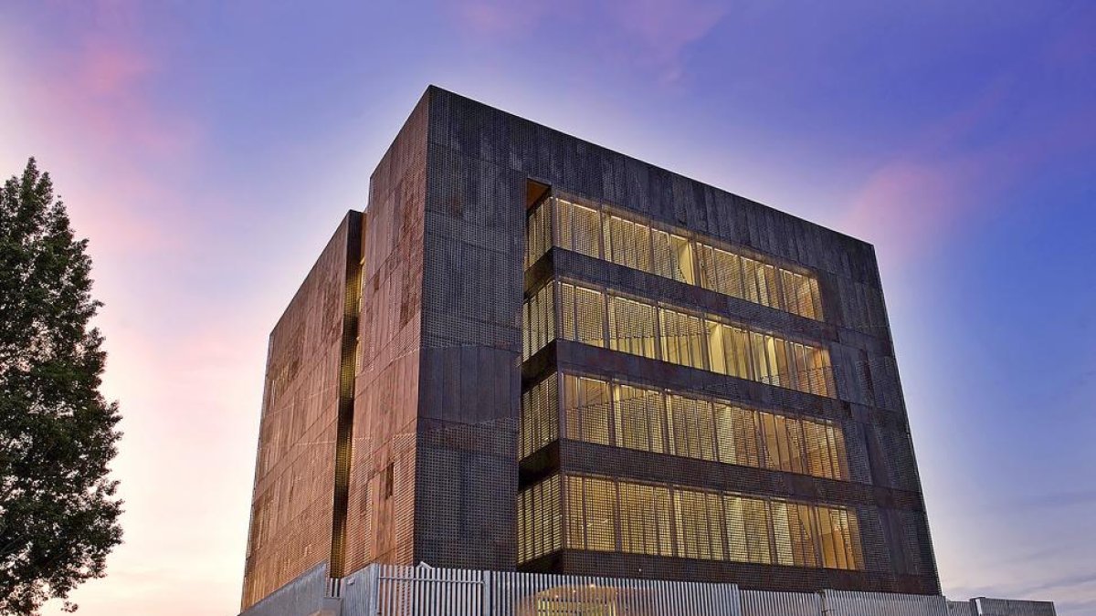 Edificiodel CRC de León, que finalmente sólo servirá para reubicar oficinas de Renfe y de Adif.-ADIF
