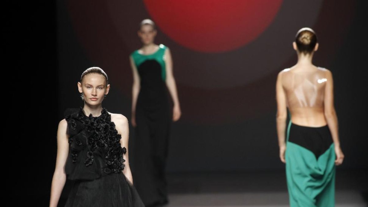 Desfile de la diseñadora burgalesa Amaya Arzuaga en la pasarela Mercedes Fashion Week Madrid.-ICAL