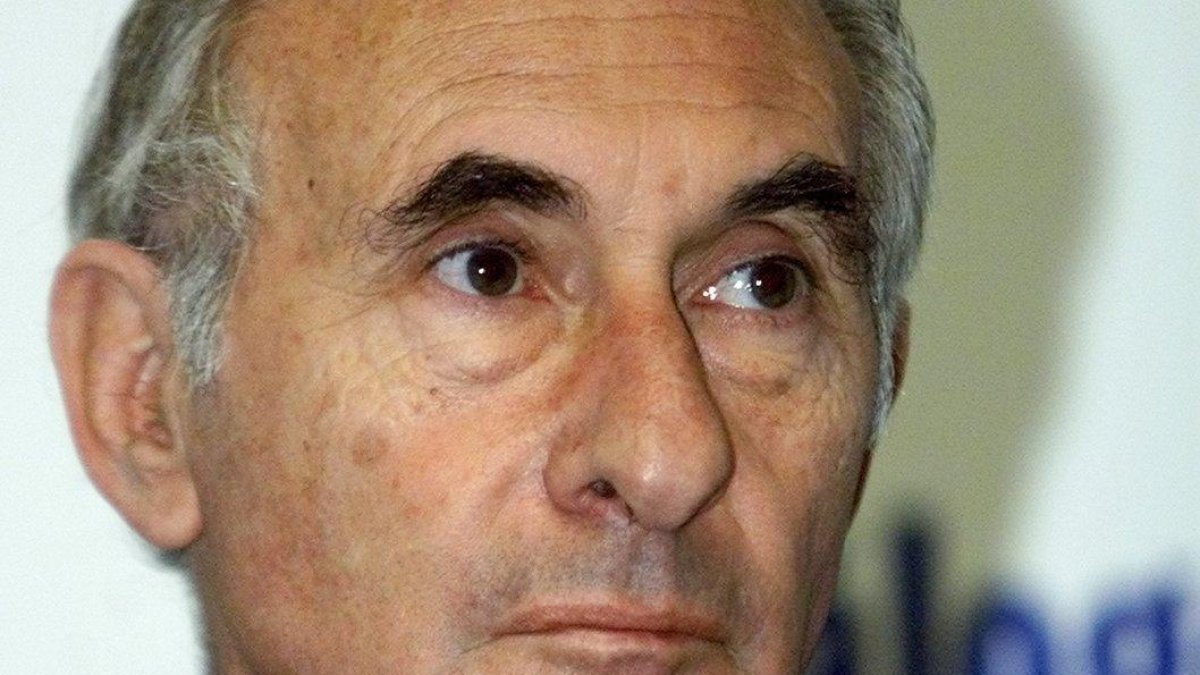 De la Rúa, de 80 años, ya había tenido episodios similares. En junio de 2001, cuando era presidente, fue sometido a una angioplastia por tener la arteria coronaria derecha obstruida.-REUTERS