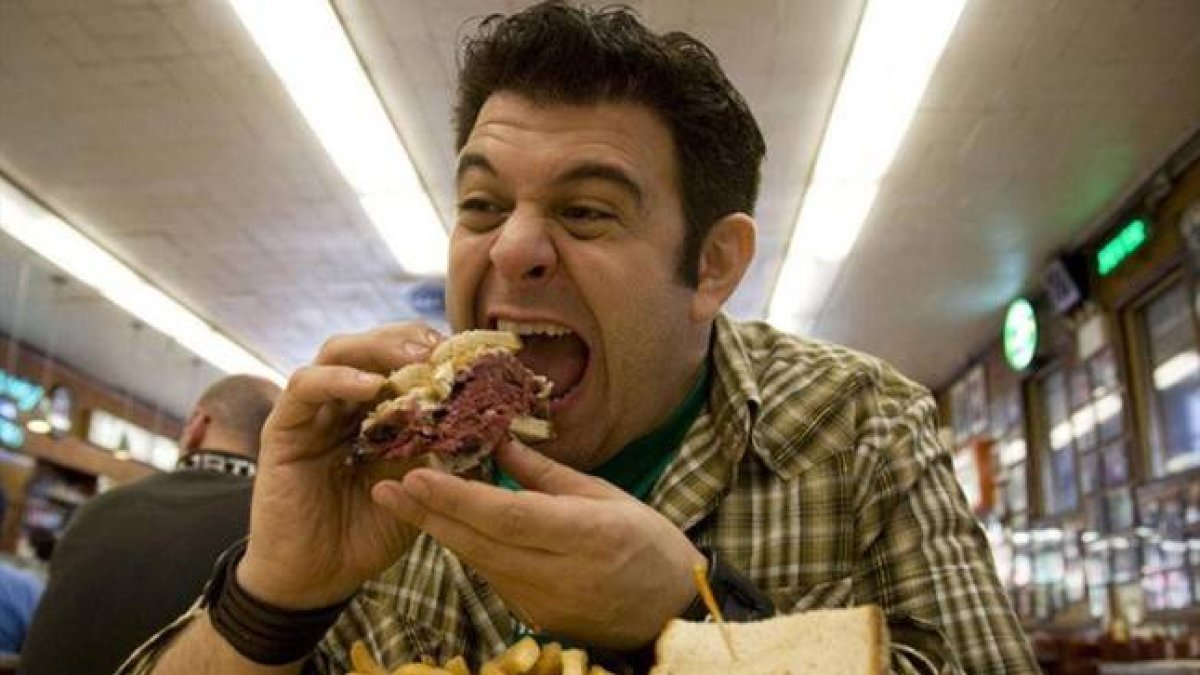 Adam Richman, presentador del programa 'Crónicas carnívoras'.-Foto: ARCHIVO