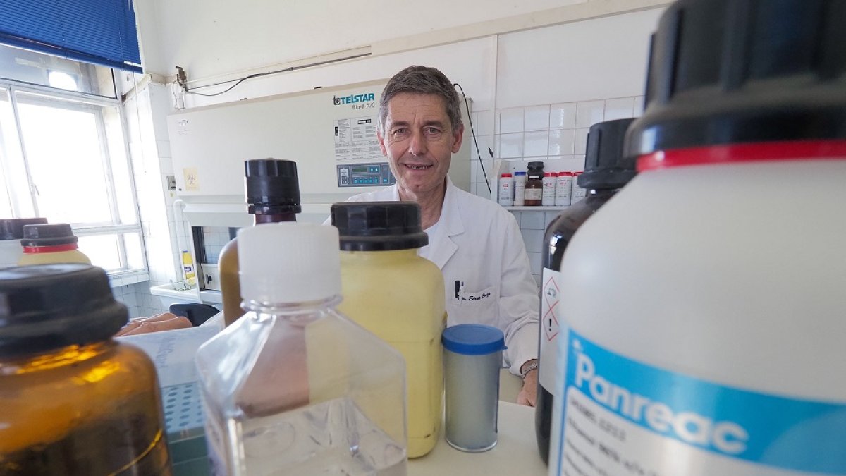 Médico microbiólogo y catedrático de la Universidad de Valladolid .- PHOTOGENIC/PABLO REQUEJO.