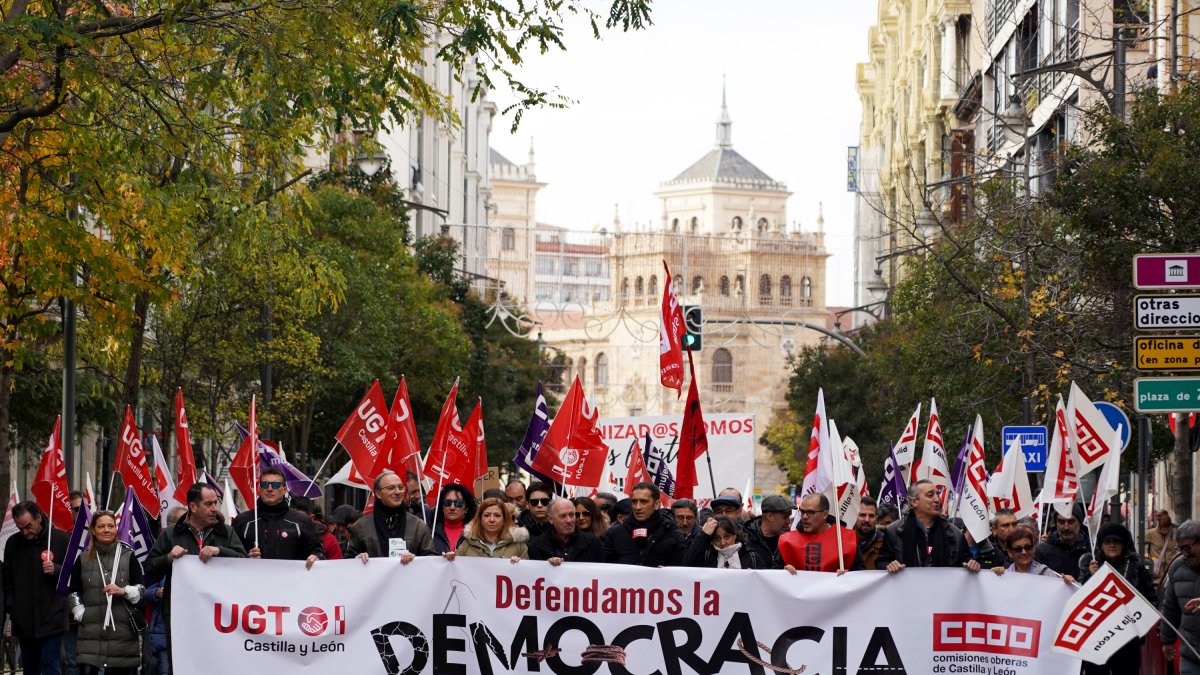 Manifestación de CCOO y UGT en defensa de la democracia. ICAL