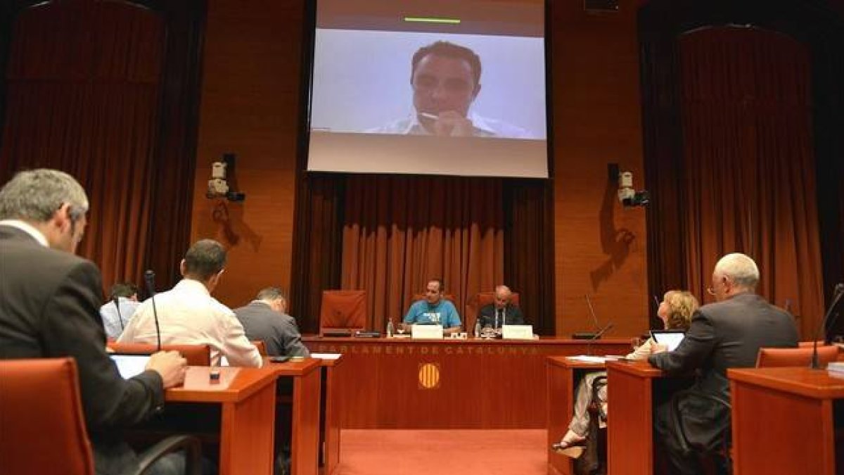 Comparecencia de Falciani por videoconferencia en la 'comisión Pujol'.-Foto: FERRAN SENDRA