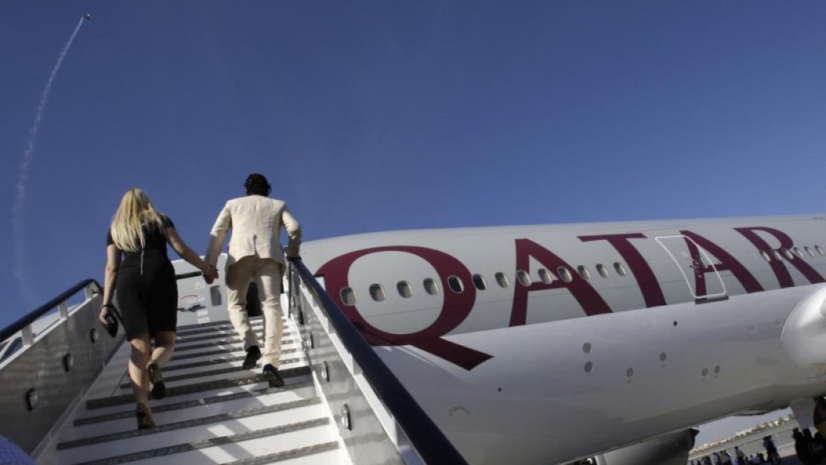 Un avión de la compañía aérea Qatar Airways-KAMRAN JEBREILI (AP)
