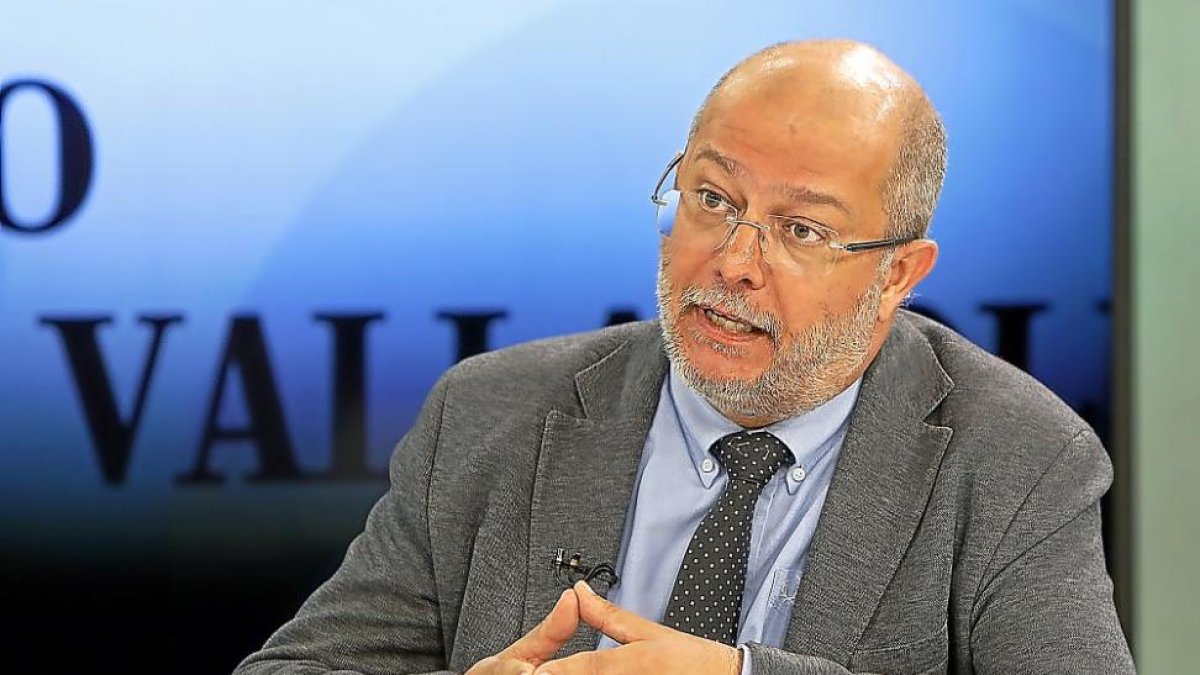 Francisco Igea durante ‘La Quinta Esquina’, programa emitido en La 8 Valladolid.-J. M. LOSTAU