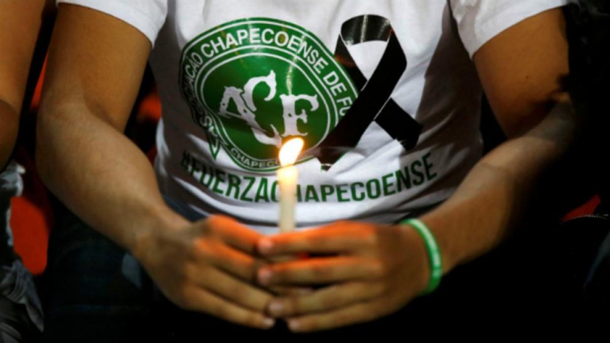El Cádiz quiere ayudar a los familiares del club brasileño haciendo del Carranza un torneo benéfico.-