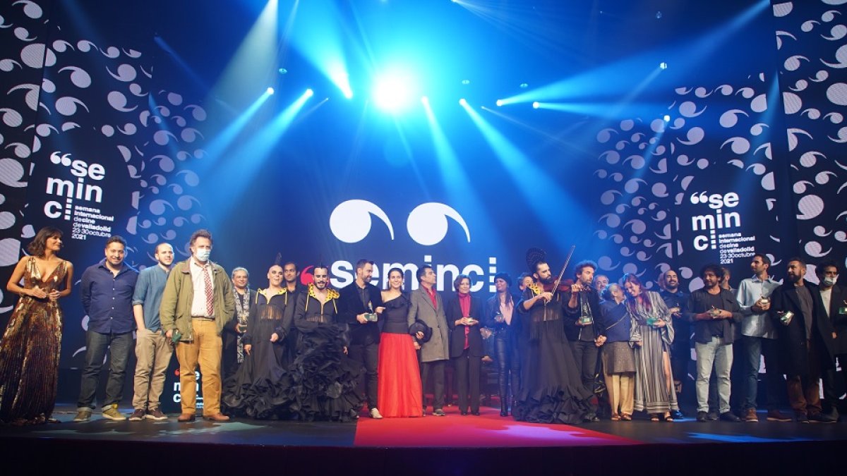 Foto de familia en la gala de clausura de Seminci. - ICAL