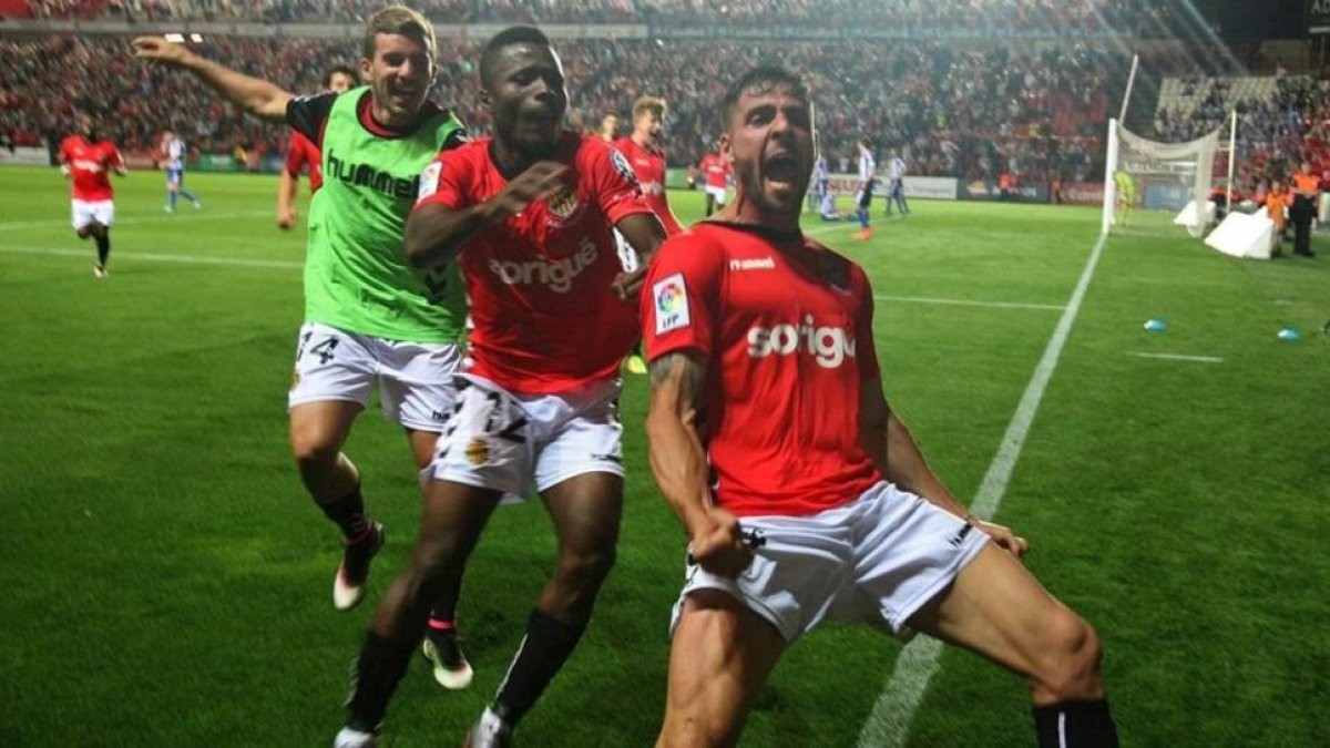 Molina, del Nàstic, celebra un gol ante el Alavés, en la última jornada de la pasada temporada de Segunda División.-Jaume Sellart