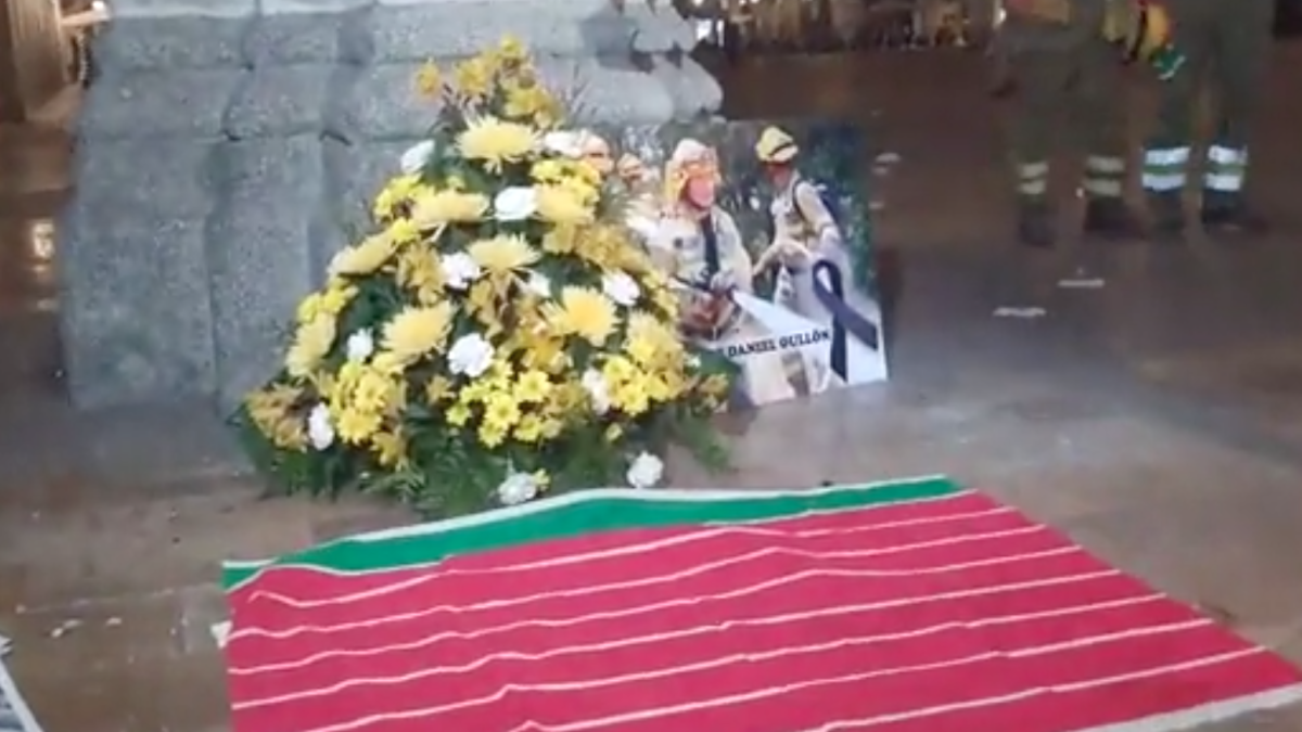 Marcha silenciosa en la Plaza Mayor por los dos fallecidos en Losacio. - E.M.