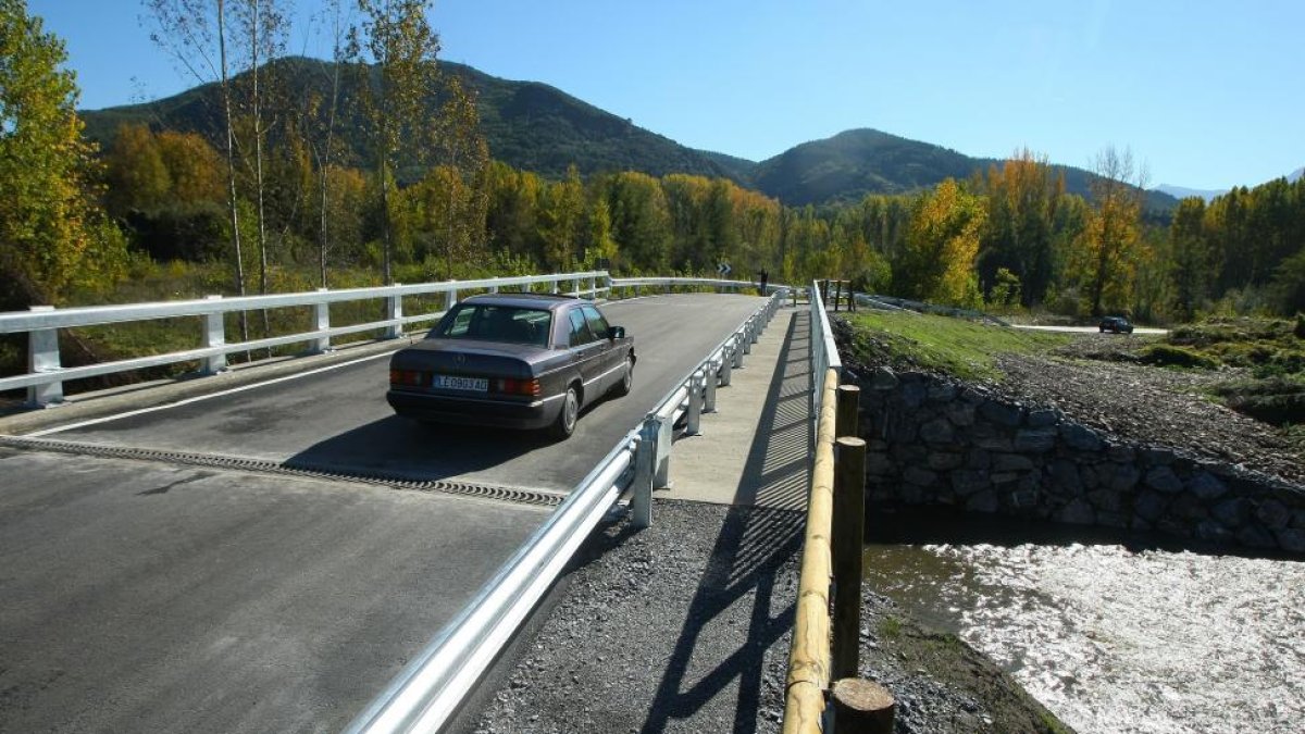 Apertura del nuevo puente de acceso a la localidad de Toral de Merayo (León)-Ical