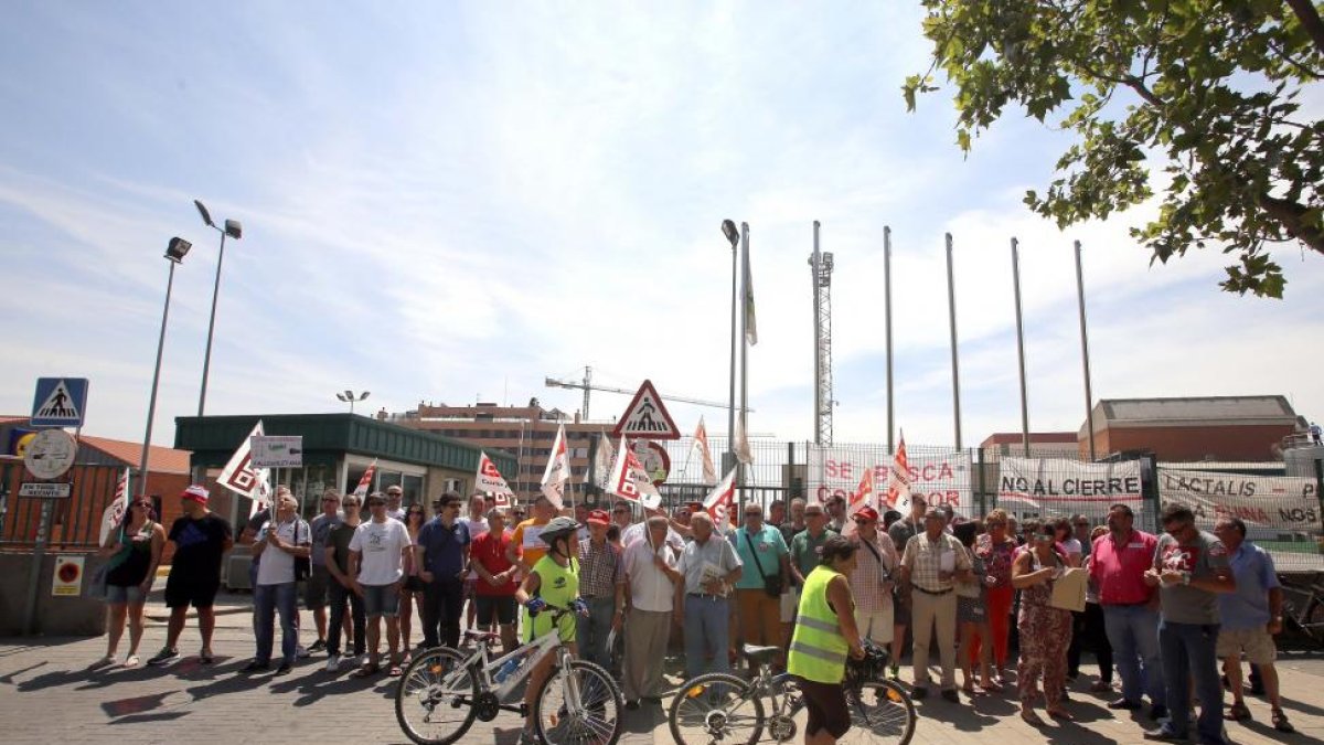 Los trabajadores de la planta de Lauki en Valladolid se vuelven a concentrar en defensa de sus puestos de trabajo.-ICAL