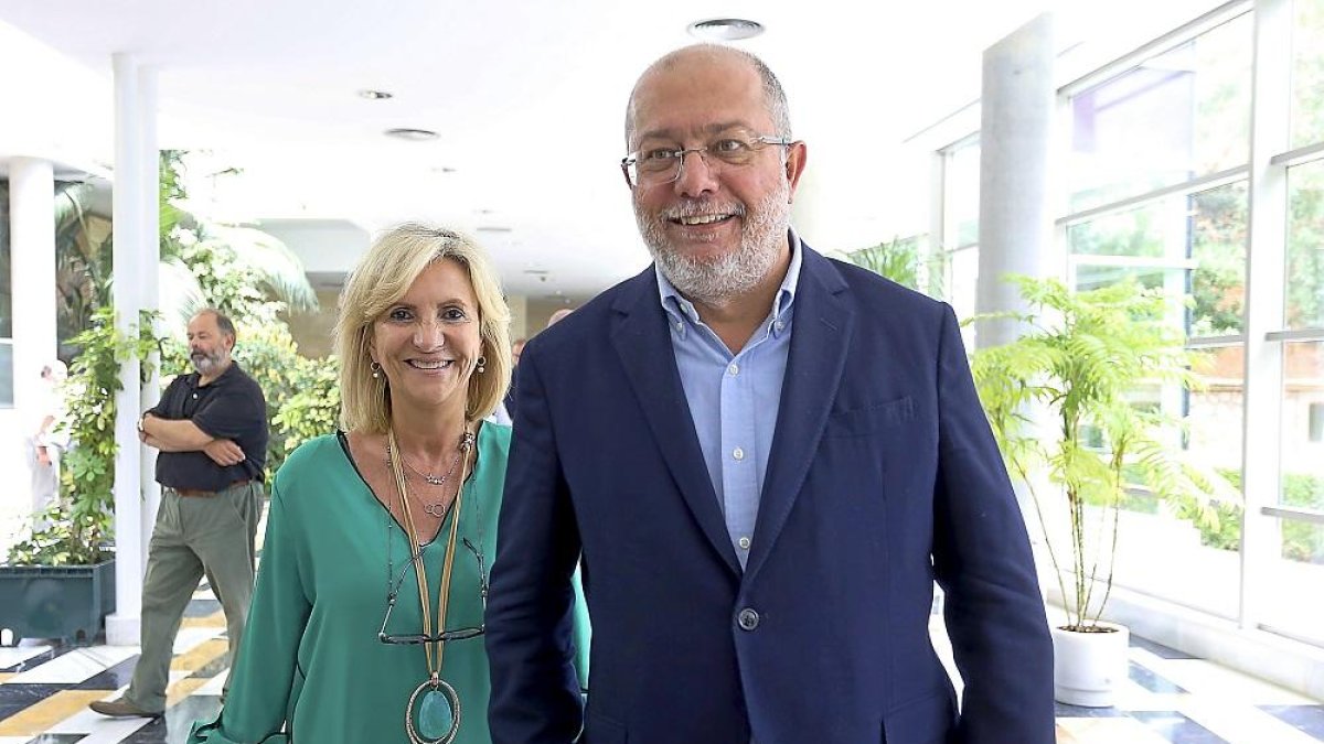 La ex consejera de Sanidad, Verónica Casado, y el ex vicepresidente de la Junta, Francisco Igea, en una imagen de archivo.
