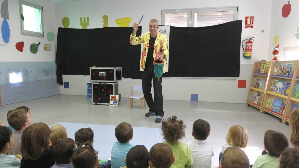 Luigi Ludus inaugura las XXII Jornadas Internacionales de Magia de Zamora con un espectáculo de magia para bebes en la Escuela Infantil Aldehuela-Ical