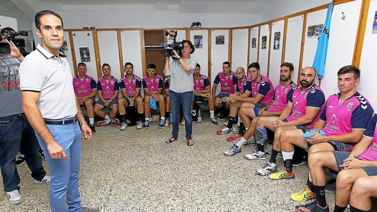 El presidente del BMAtlético Valladolid el pasado 31 de julio en la vuelta al trabajo del equipo.-J.M.LOSTAU