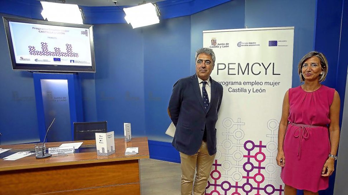 Juan Carlos Prieto y Alicia García en la presentación del proyecto de integración social.-ICAL