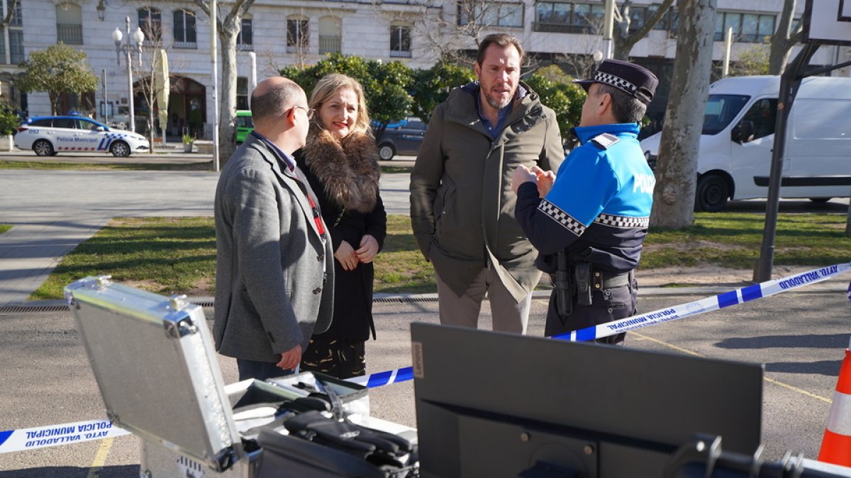 Inauguración de la Feria MoviliVA! en la Acera de Recoletos. / E. M.