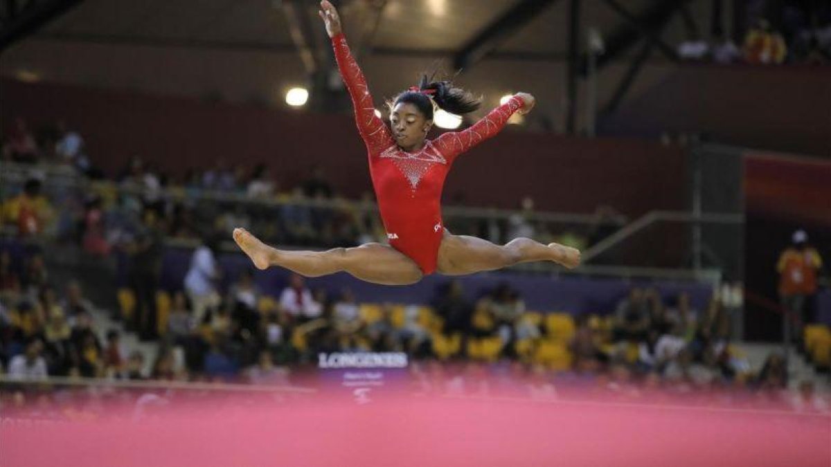 Simone Biles, en la final de suelo.-AP / VADIM GHIRDA