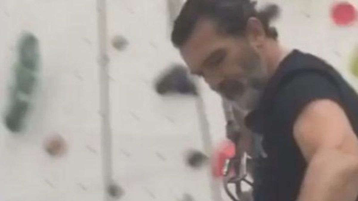 Antonio Banderas, en un rocódromo suizo.-TWITTER