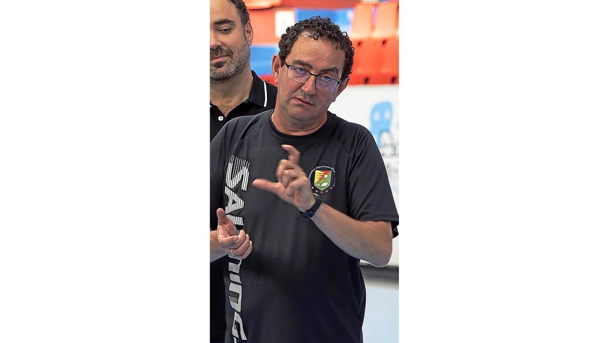 Miguel Ángel Peñas, entrenador del BM Aula Alimentos de Valladolid.-M. A. SANTOS