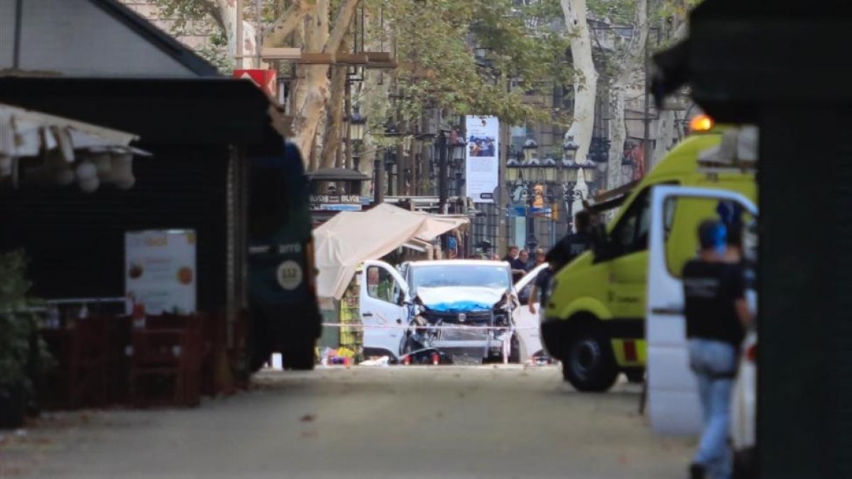 Imagen de la furgoneta que arrollo a los viandantes de la Rambla de Barcelona el pasado 17 de agosto.-FERRAN NADEU