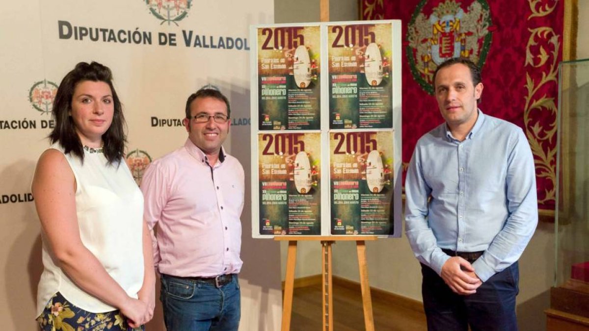 (I a D) La concejala de Cultura y Mujer, Ana Belén Andrés Rodrigo; el alcalde, Alfonso Romo Martín; y en representación del jurado, Julio Valles, Presidente de la Academia Castellana y Leonesa de Gastronomía y Alimentación, en la presentación de la progra-Ical