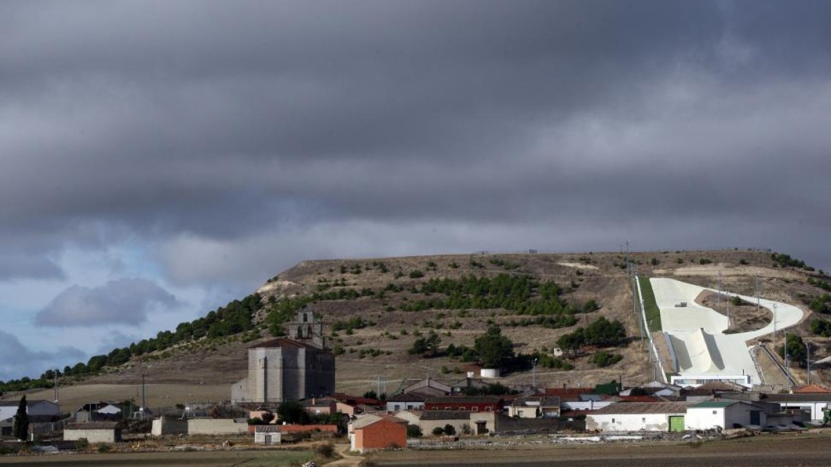 Instalaciones de Meseta Sky, en Villavieja del Cerro (Valladolid)-Miriam Chacón / ICAL