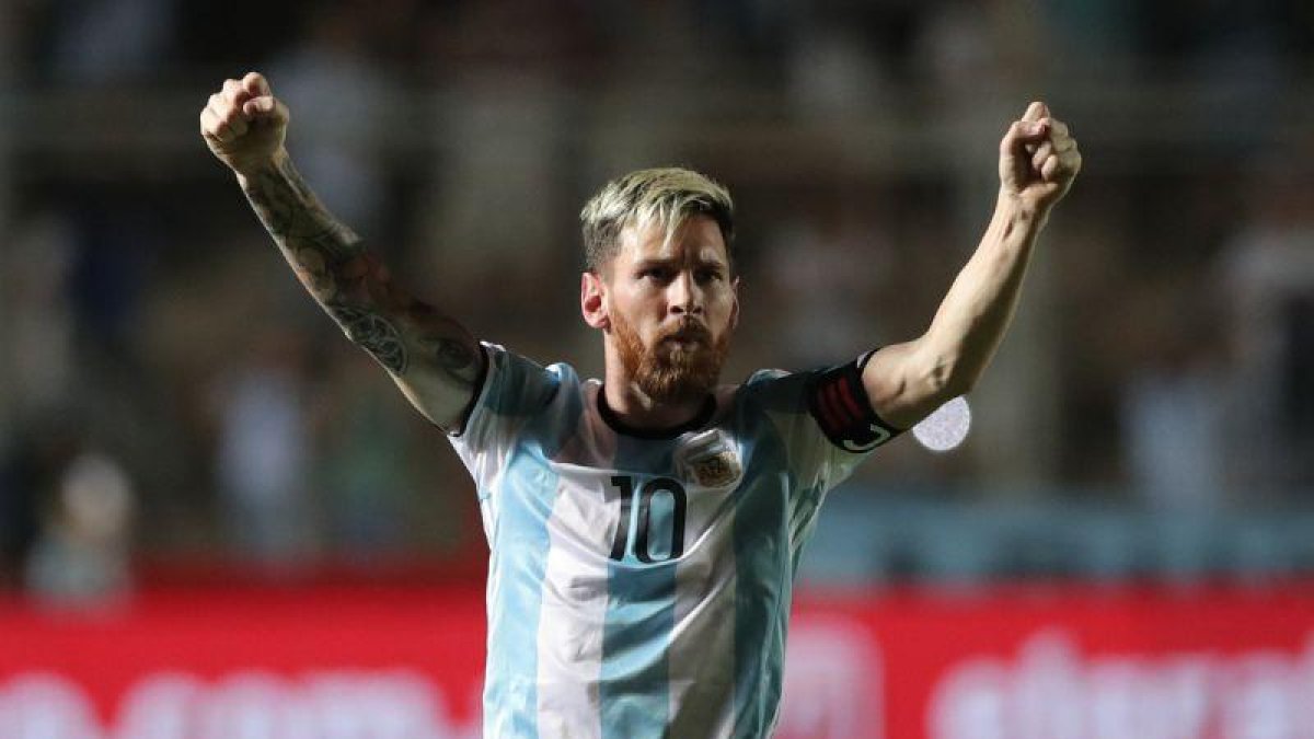 Messi celebra el gol que ha anotado frente a Colombia.-EFE / NICOLAS AGUILERA