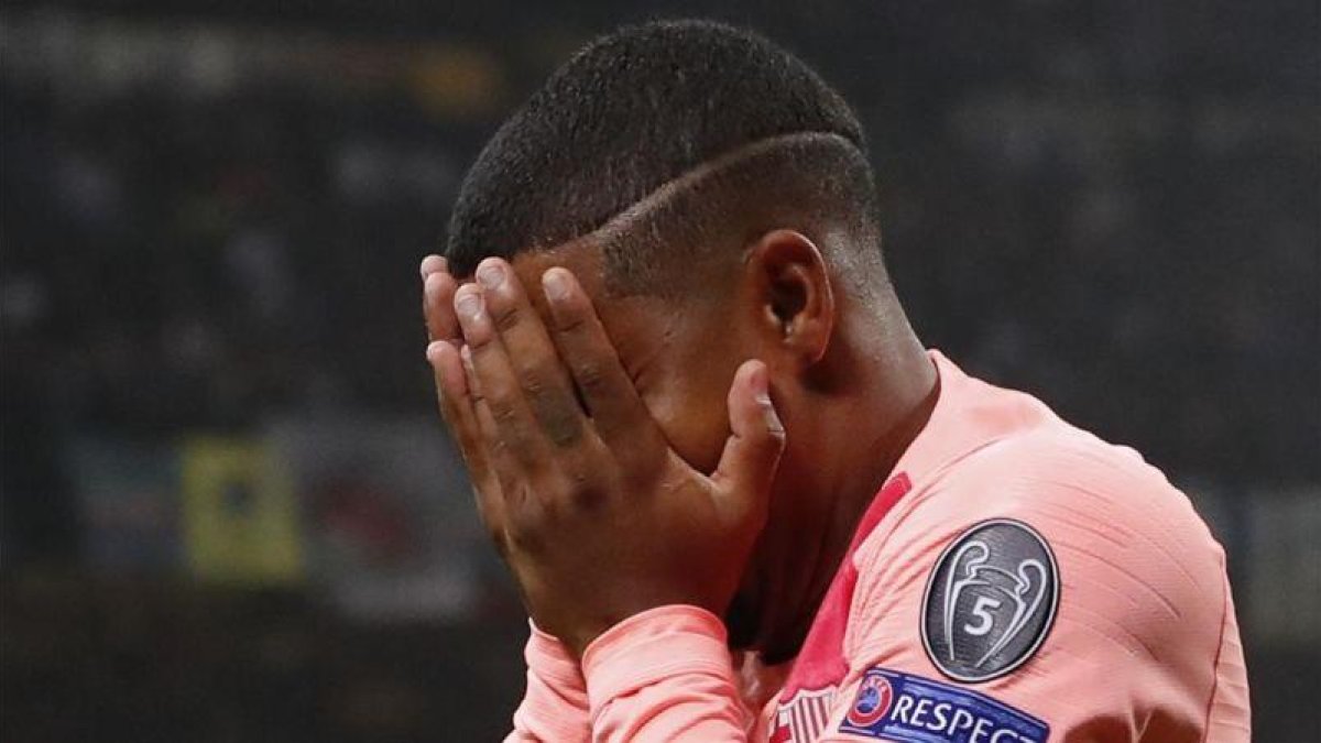 Malcom se emociona tras marcar su primer gol con el Barça.-EL PERIÓDICO
