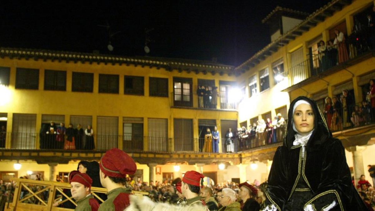 Los habitantes de Tordesillas (Valladolid) recuerdan la llegada de la Reina Juana I con una representación teatral que escenifica su entrada en el municipio-ICAL