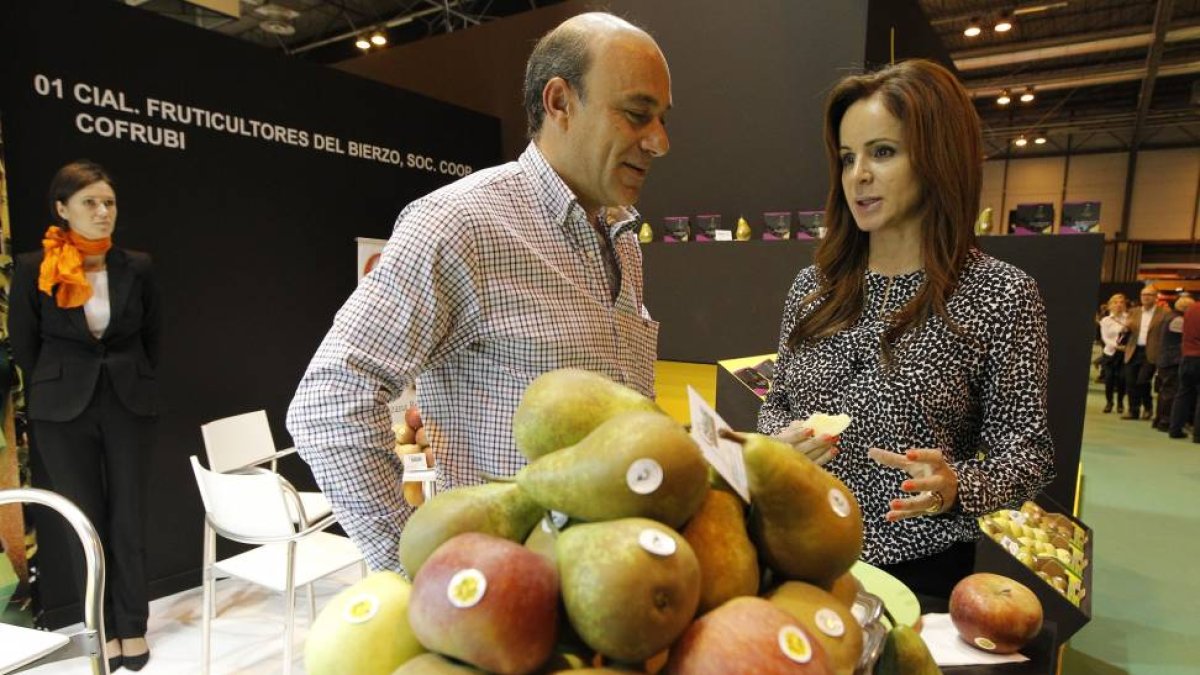La consejera de Agricultura y Ganadería, Silvia Clemente, visita la Feria Fruit Attraction en Madrid-Ical