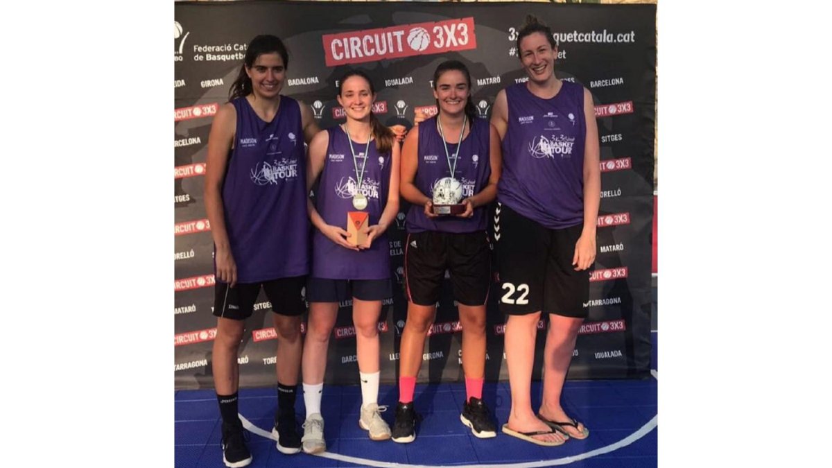 Clara Rodríguez, Cecilia Aldecoa, Celia García y Alejandra de la Fuente, campeonas del circuito 3x3.-EL MUNDO