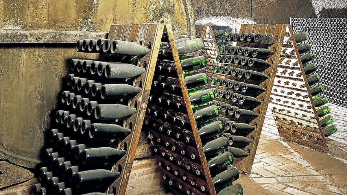 Espumosos en rima en la cava mudéjar de Bodegas Yllera (DO Rueda).
