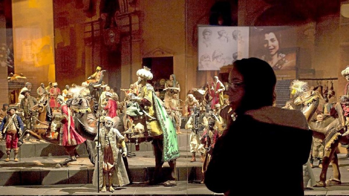 NAPOLITANO. El Museo de Escultura acoge uno de los belenes napolitanos más importantes de Europa. Quedan cuatro días para visitarlo: el 29, 30 de diciembre y 2 de enero, de 10 a 14 y de 16 a 21 horas, y el domingo 3 de enero de 10 a 14 y de 18 a 21 horas.-Pablo Requejo