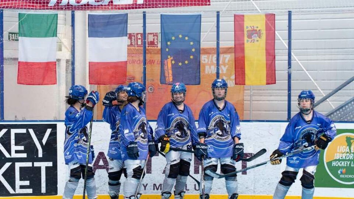 Jugadoras del Munia Panteras celebran un gol en la European League. / E. M.
