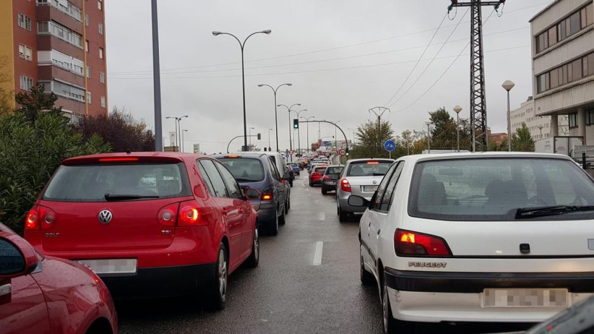 Retenciones de tráfico en el Paseo Arco de Ladrillo y Avenida de Madrid por causa de un accidente-Ical