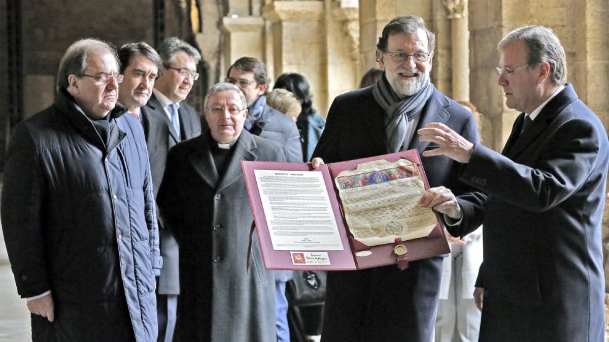 Juan Vicente Herrera, Juan Carlos Suárez-Quiñones, Juan Martínez Majo, Alfonso Fernández Mañueco, Francisco Rodríguez Llamazares, Mariano Rajoy y Antonio Silván.-ICAL
