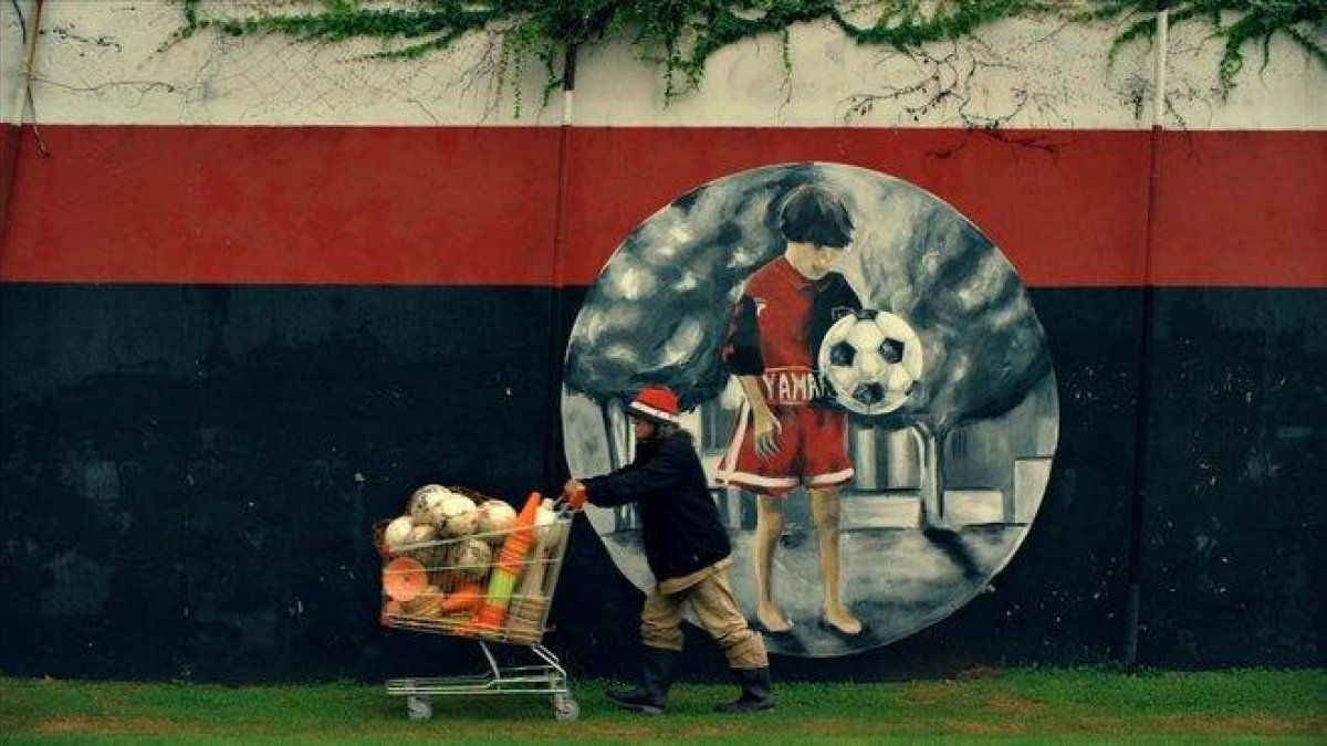 Imagen del documental ’This is football’ que se estrena en Amazon Prime Video el próximo 2 de agosto.-OCTOBER FILMS