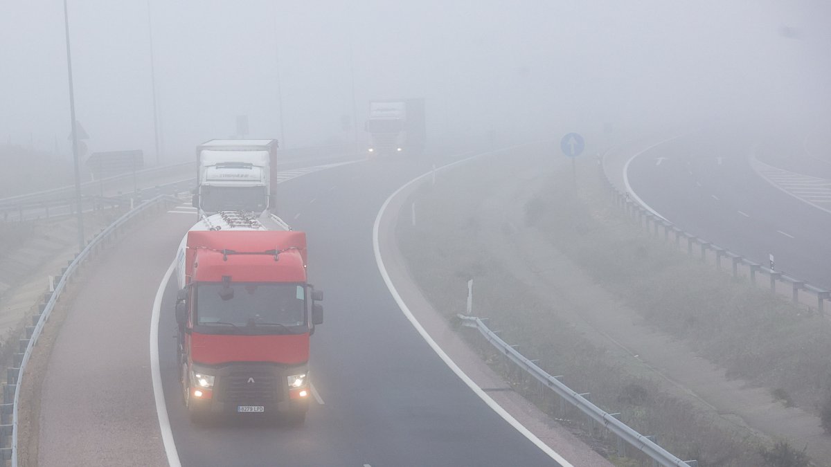 Niebla en las carreteras de la Comunidad.-ICAL.