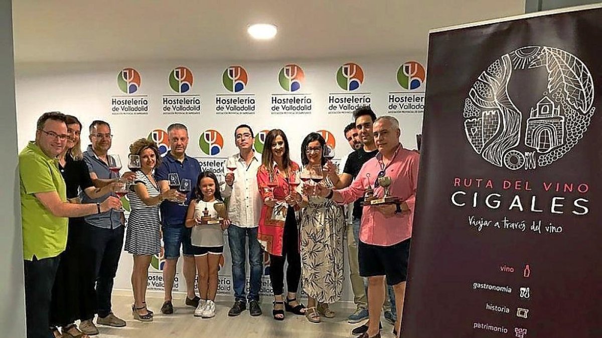 Foto de familia de los premiados ayer en el VI Concurso de Pinchos.-EL MUNDO