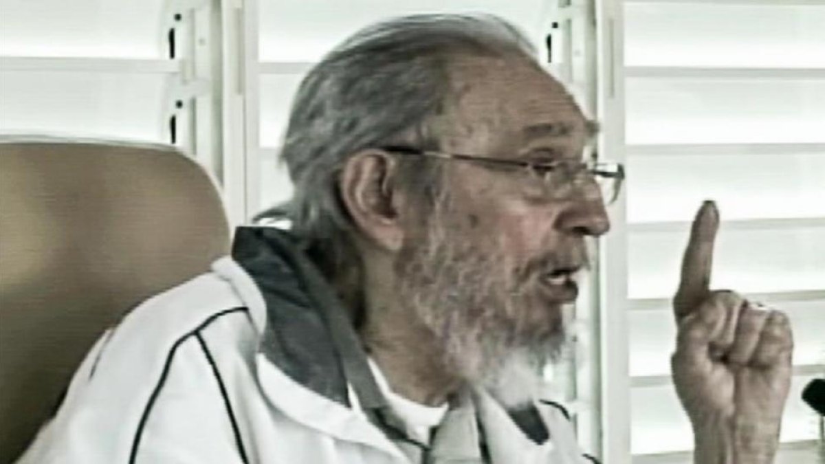 Fidel Castro habla ante los estudiantes en su encuentro en La Habana, el 7 de abril.-AFP / CUBA TV