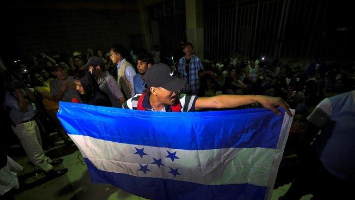 Entre los inmigrantes, la opinión generalizada es que se van porque no tienen empleo y la inseguridad que vive el país.-EFE