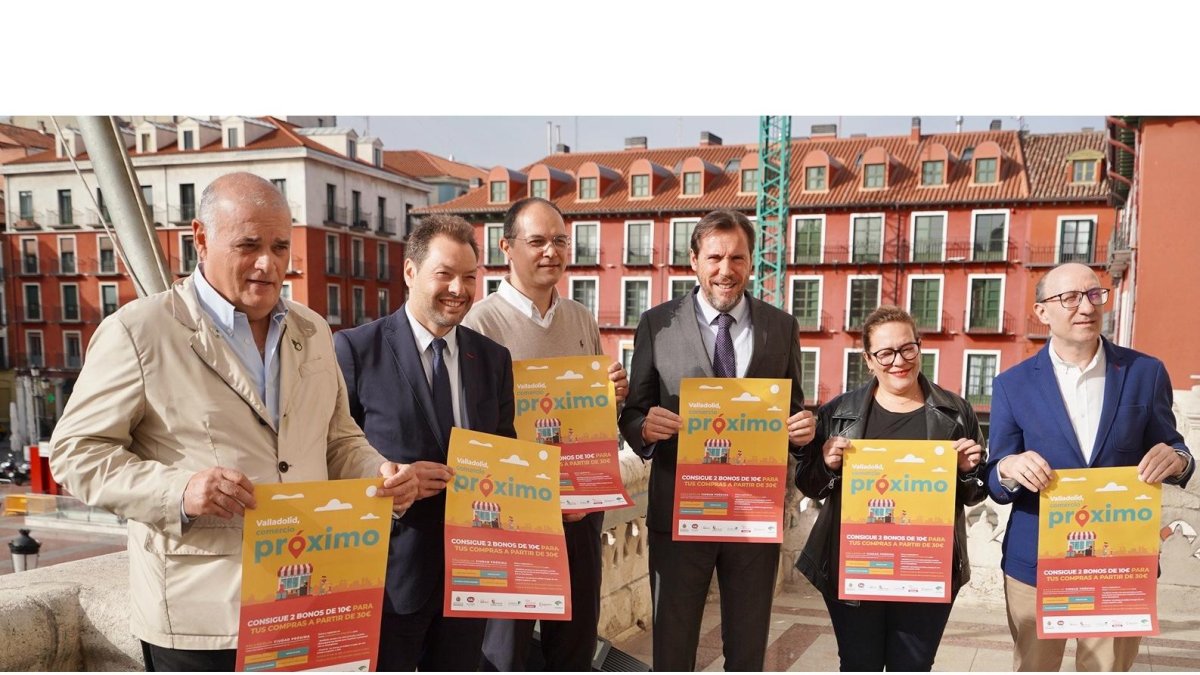 Un momento de la presentación de los nuevos bonos del comercio de Valladolid. E. M.