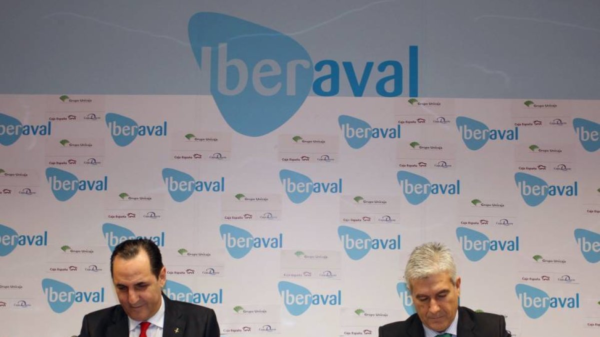 El presidente de Iberaval, José Rolando Álvarez, y el director general de Banca Comercial de Caja España-Duero, Carlos Ranera-Ical