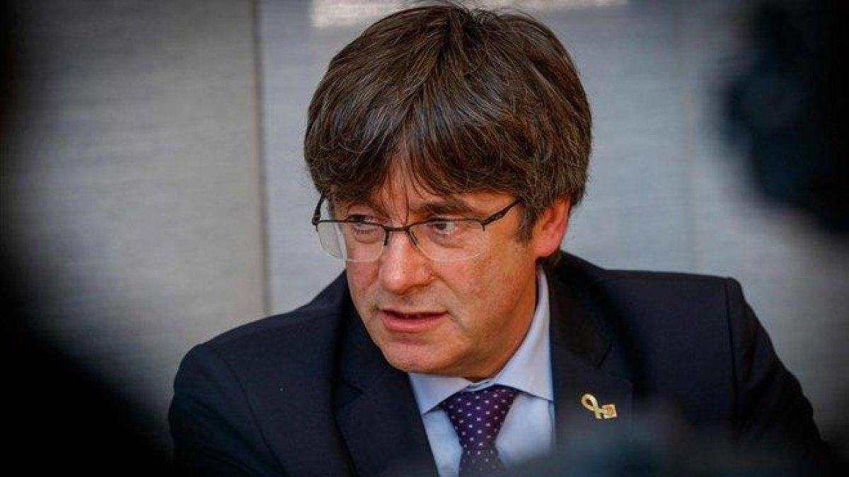 El expresidente Carles Puigdemont durante un acto del partido nacionalista flamenco en Bélgica.-KURT DESPLENTER /AFP