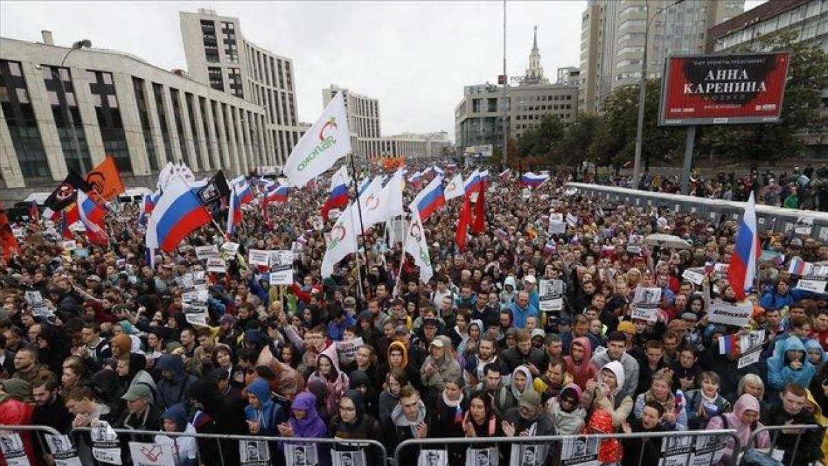 Manifestación en Moscú contra Putin, este sábado.-EFE EPA / YURI KOCHETKOV