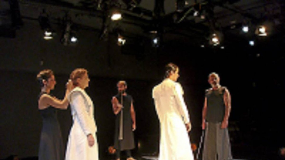 Los actores de Venezia Teatro en 'La isla de los esclavos'.-El Mundo