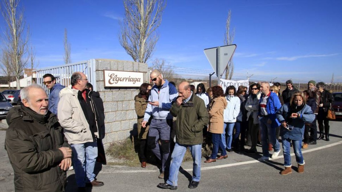 Primer día de movilizaciones de los trabajadores de Elgorriaga a la entrada de la fábrica-Ical
