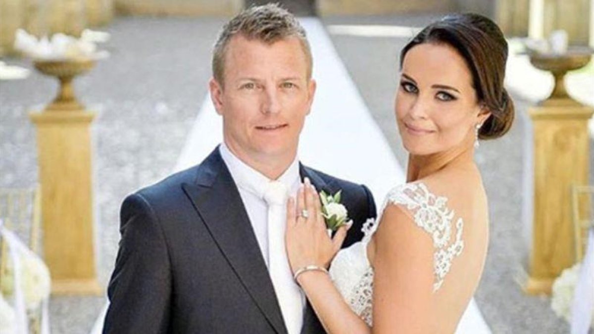 Kimi Raikkonen y Minttu Virtanen, recién casados.-TWITTER