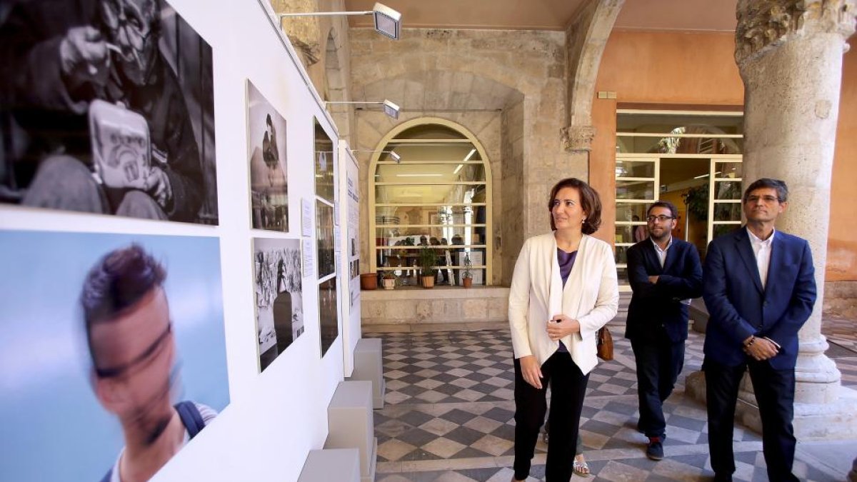 ‘LOCOGRAFÍAS’. La Biblioteca de Castilla y León exhibe desde ayer una muestra de obras seleccionadas en la II edición del Premio Internacional de Fotografía y Locura ‘Locografías’, cuyo objetivo es mostrar parte de la vida de las personas con discapacidad-