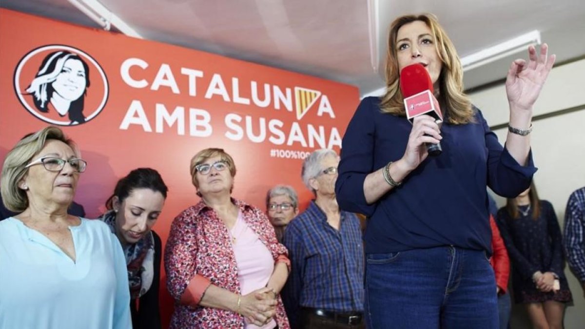 La presidenta de la Junta de Andalucía, Susana Díaz, en un encuentro con militantes del PSC en L'Hospitalet de Llobregat.-EFE